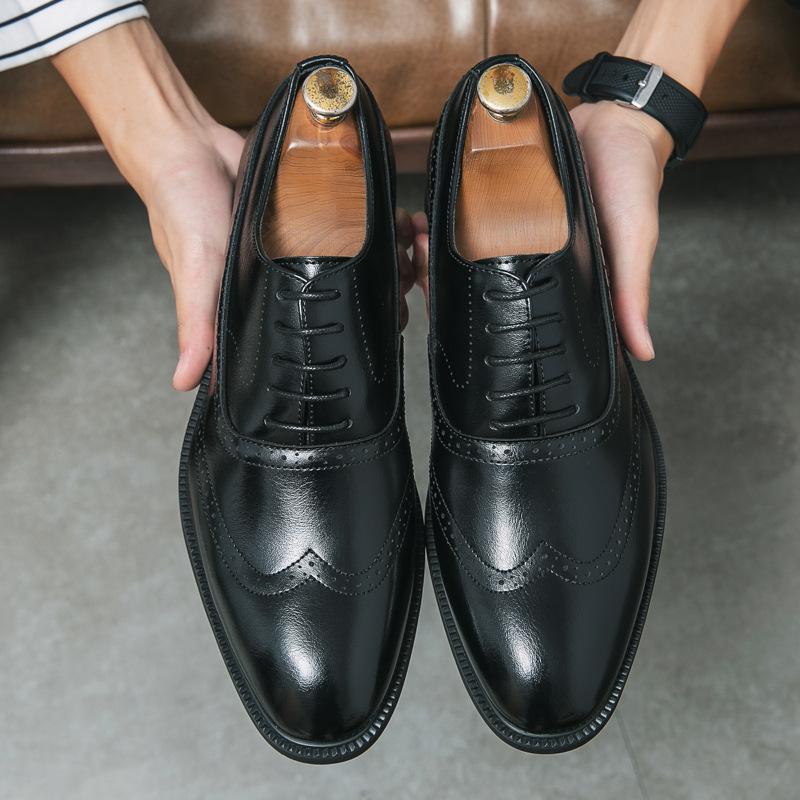 Large size handmade pointed engraved men s shoes business dress breathable British suit hairstylist leather shoes men s wedding shoes 38
Large size handmade pointed engraved men s shoes business dress breathable British suit hairstylist leather shoes men s wedding shoes 38