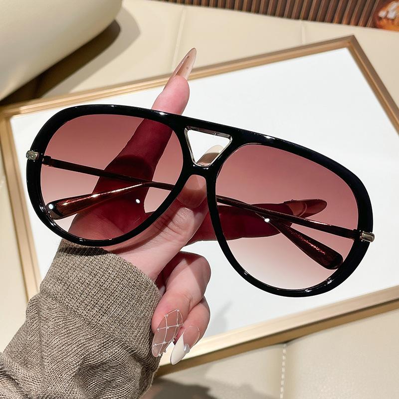 Oversized Punk Pilot Sunglasses Women Luxury Brand Metal Frame Eyewear Vintage Double Bridge Sun Glasses Trendy Outdoor Shades
Oversized Punk Pilot Sunglasses Women Luxury Brand Metal Frame Eyewear Vintage Double Bridge Sun Glasses Trendy Outdoor Shades