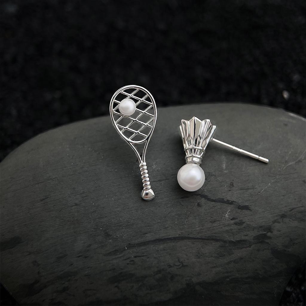 Gold Plated Pearl Stud Badminton Racket Earrings - Sporty, Niche Design
Gold Plated Pearl Stud Badminton Racket Earrings - Sporty, Niche Design