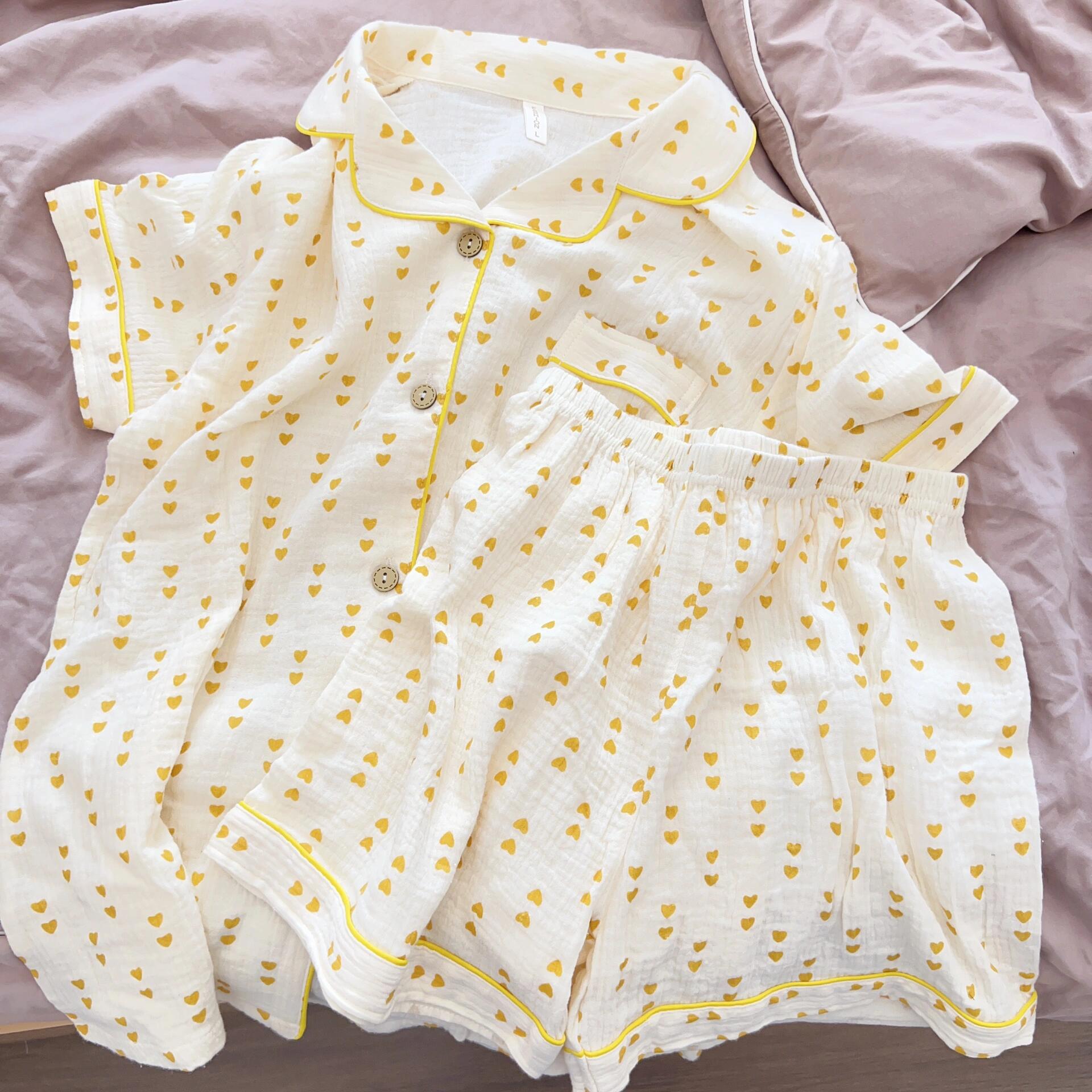 Full print milk yellow peach heart pajamas women s summer short-sleeved shorts lace two-piece set soft and cute girls can wear loungewear S
Full print milk yellow peach heart pajamas women s summer short-sleeved shorts lace two-piece set soft and cute girls can wear loungewear S