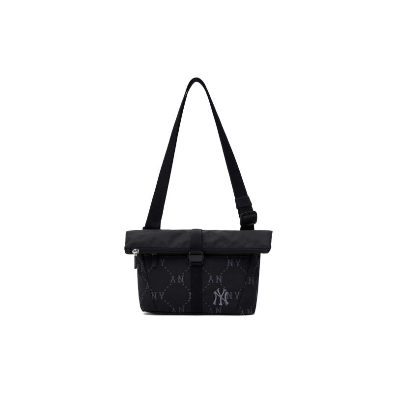 MLB Hobo Bag, One Shoulder Messenger, Crossbody Bag, Zip Closure Regular Unisex Black Casual 3ACRM035N-50BKS чорний
MLB Hobo Bag, One Shoulder Messenger, Crossbody Bag, Zip Closure Regular Unisex Black Casual 3ACRM035N-50BKS чорний
