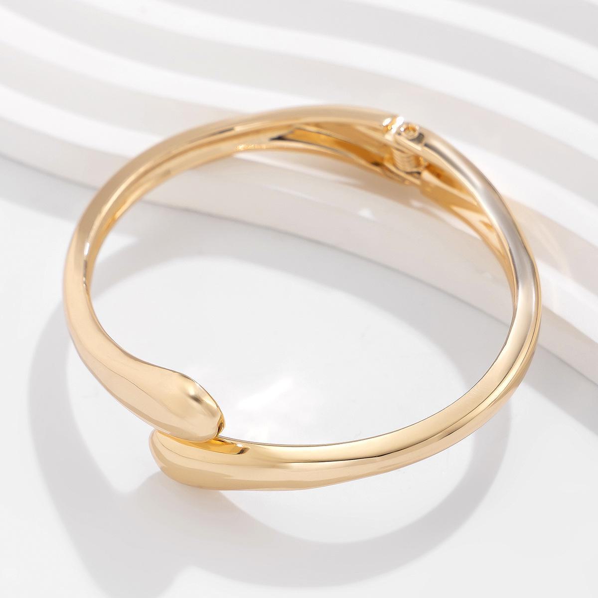 Европейский и американский браслет с каплями воды, гладкий, пружинный - нестандартный дизайн из сплава, широкая версия
Европейский и американский браслет с каплями воды, гладкий, пружинный - нестандартный дизайн из сплава, широкая версия