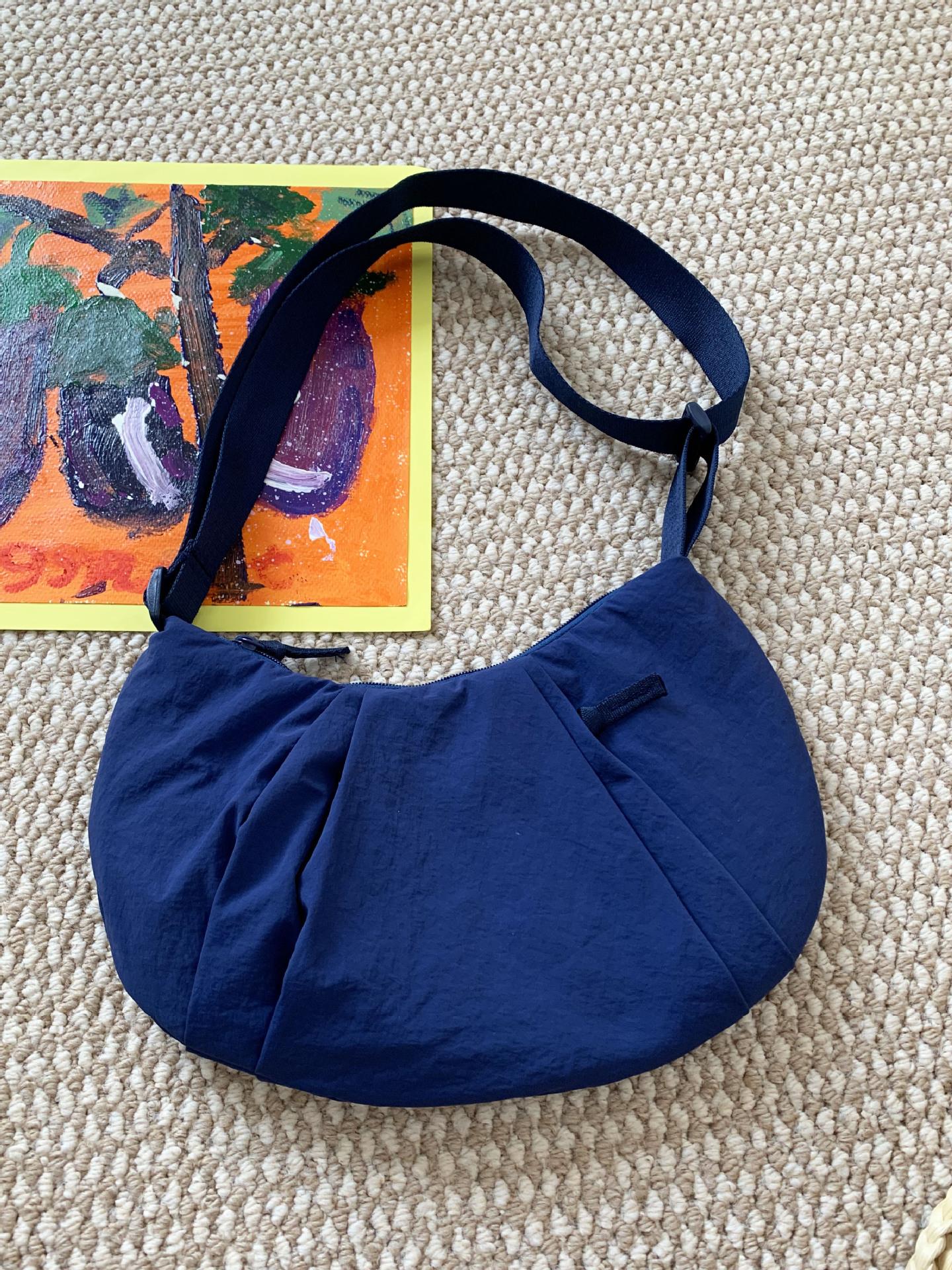 Versatile Large Capacity Dumpling Type Nyl Women s Shoulder Bags Casual Female Handbag Simple Solid Color Ladies Crossbody Bag темно-синього кольору
Versatile Large Capacity Dumpling Type Nyl Women s Shoulder Bags Casual Female Handbag Simple Solid Color Ladies Crossbody Bag темно-синього кольору