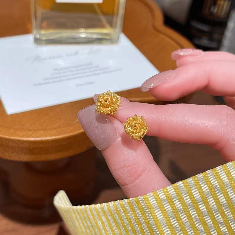 Сережки-гвоздики з сіткою та квітковим дизайном кольору Rose Gold - Вишукані Ювелірні Вироби Високого Класу
Сережки-гвоздики з сіткою та квітковим дизайном кольору Rose Gold - Вишукані Ювелірні Вироби Високого Класу