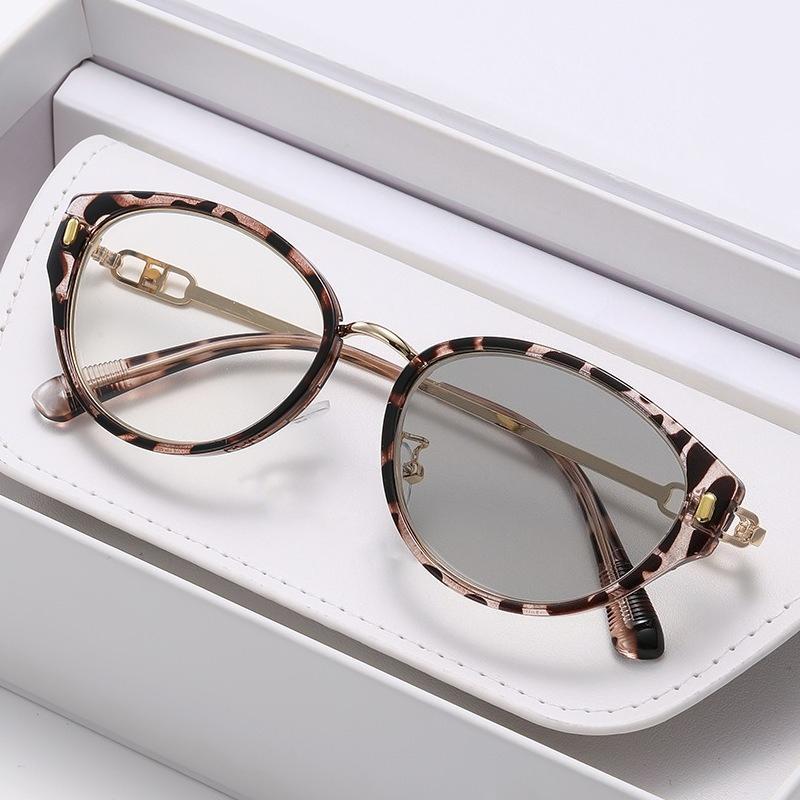 Retro Photochromic Myopia Glasses Anti-Blue Light/UV400 Transitions Lenses Fashion Eyeglasses Frame for Men&Women-1.5-2.25-2.75 0 леопардовый
Retro Photochromic Myopia Glasses Anti-Blue Light/UV400 Transitions Lenses Fashion Eyeglasses Frame for Men&Women-1.5-2.25-2.75 0 леопардовый