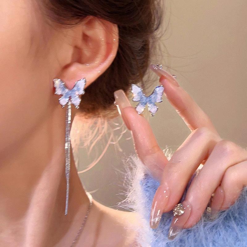 No earrings, blue crystal butterfly silver earrings, mosquito coil disc earrings, thin big stud earrings, women s fringed earrings, advanced sense
No earrings, blue crystal butterfly silver earrings, mosquito coil disc earrings, thin big stud earrings, women s fringed earrings, advanced sense