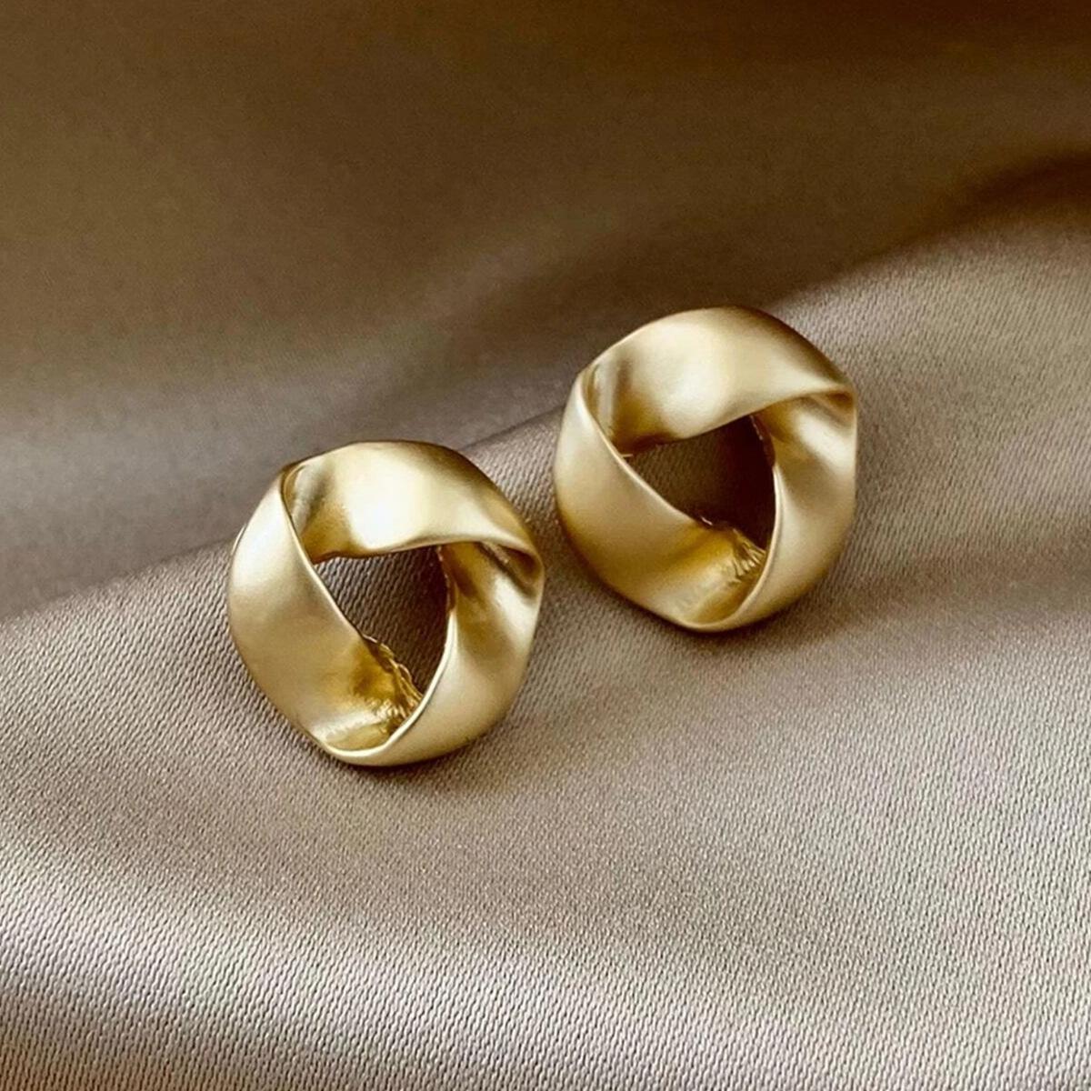 Витые металлические серьги-гвоздики неправильной формы, гладкие серьги холодного ветра, модные круглые серьги золотой
Витые металлические серьги-гвоздики неправильной формы, гладкие серьги холодного ветра, модные круглые серьги золотой