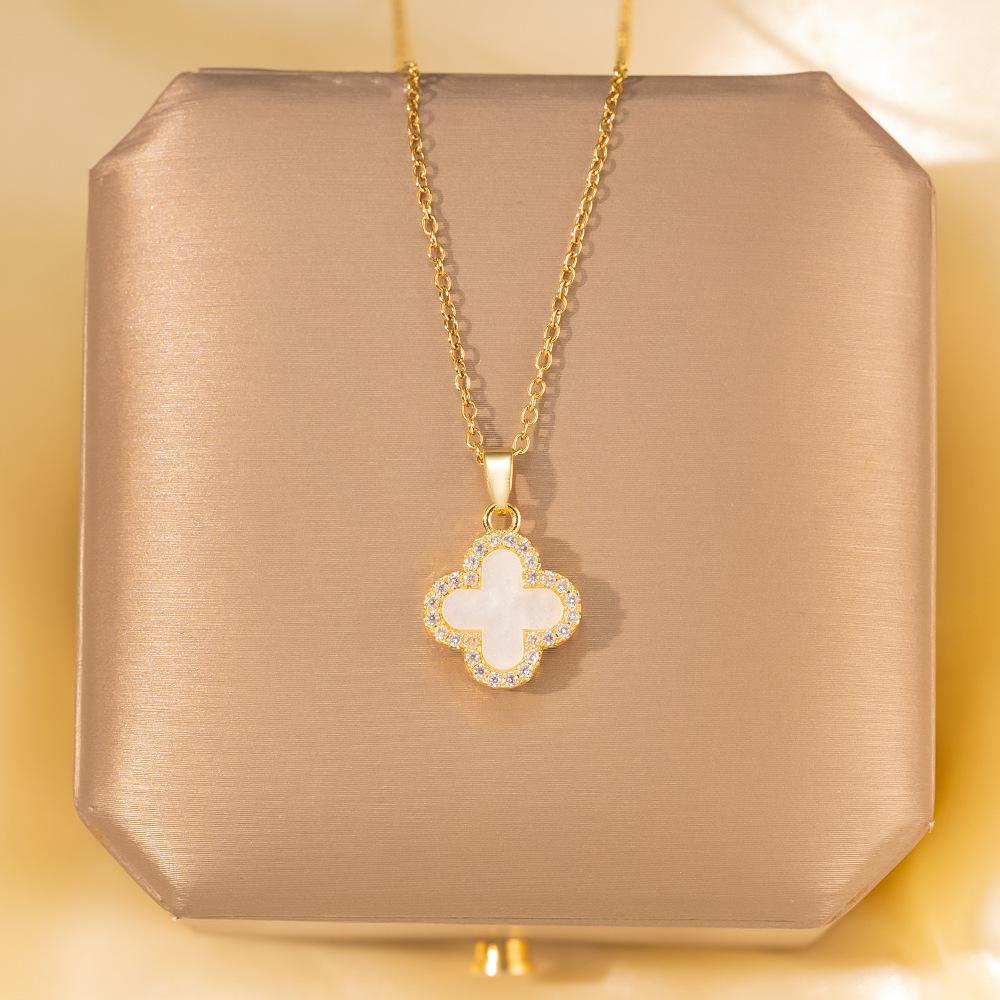 Necklace One Size
Necklace One Size