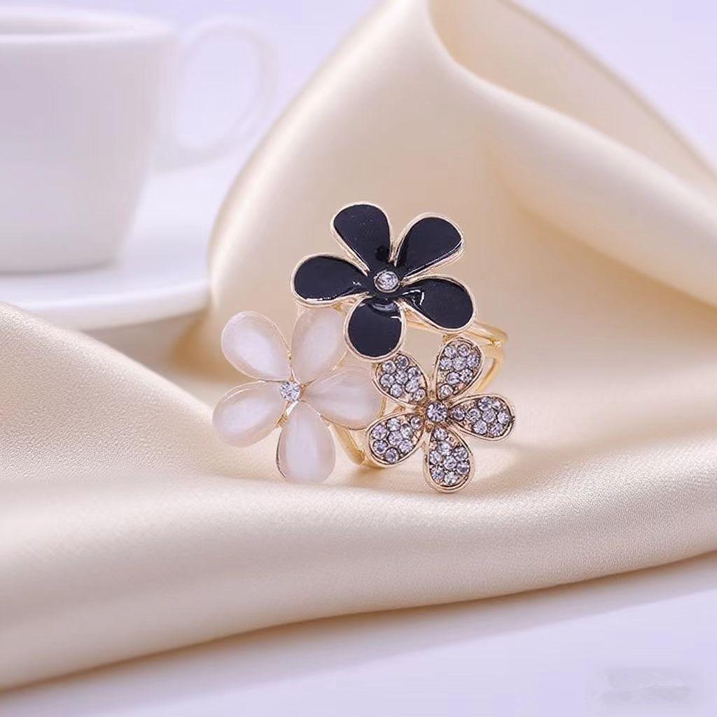 Fashion Flowers Brooch Scarf Buckle Bouquet Crystal Rhinestone Scarf Clips for Women Jewelry 1pc чорний
Fashion Flowers Brooch Scarf Buckle Bouquet Crystal Rhinestone Scarf Clips for Women Jewelry 1pc чорний