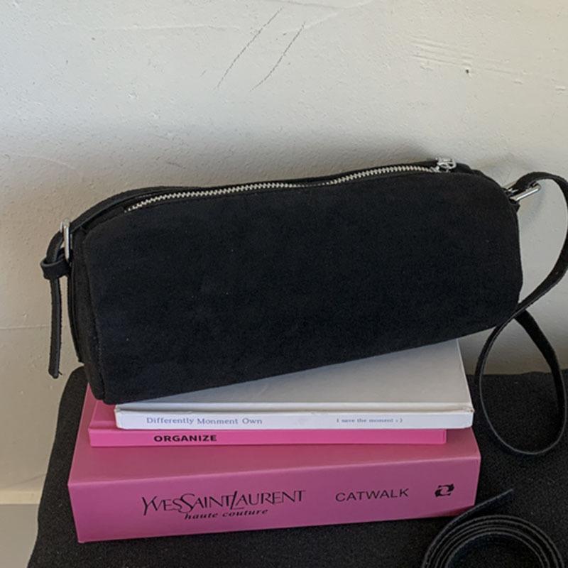 Retro fashion versatile bag high texture pillow bag casual underarm hand matte small square bag чорний
Retro fashion versatile bag high texture pillow bag casual underarm hand matte small square bag чорний