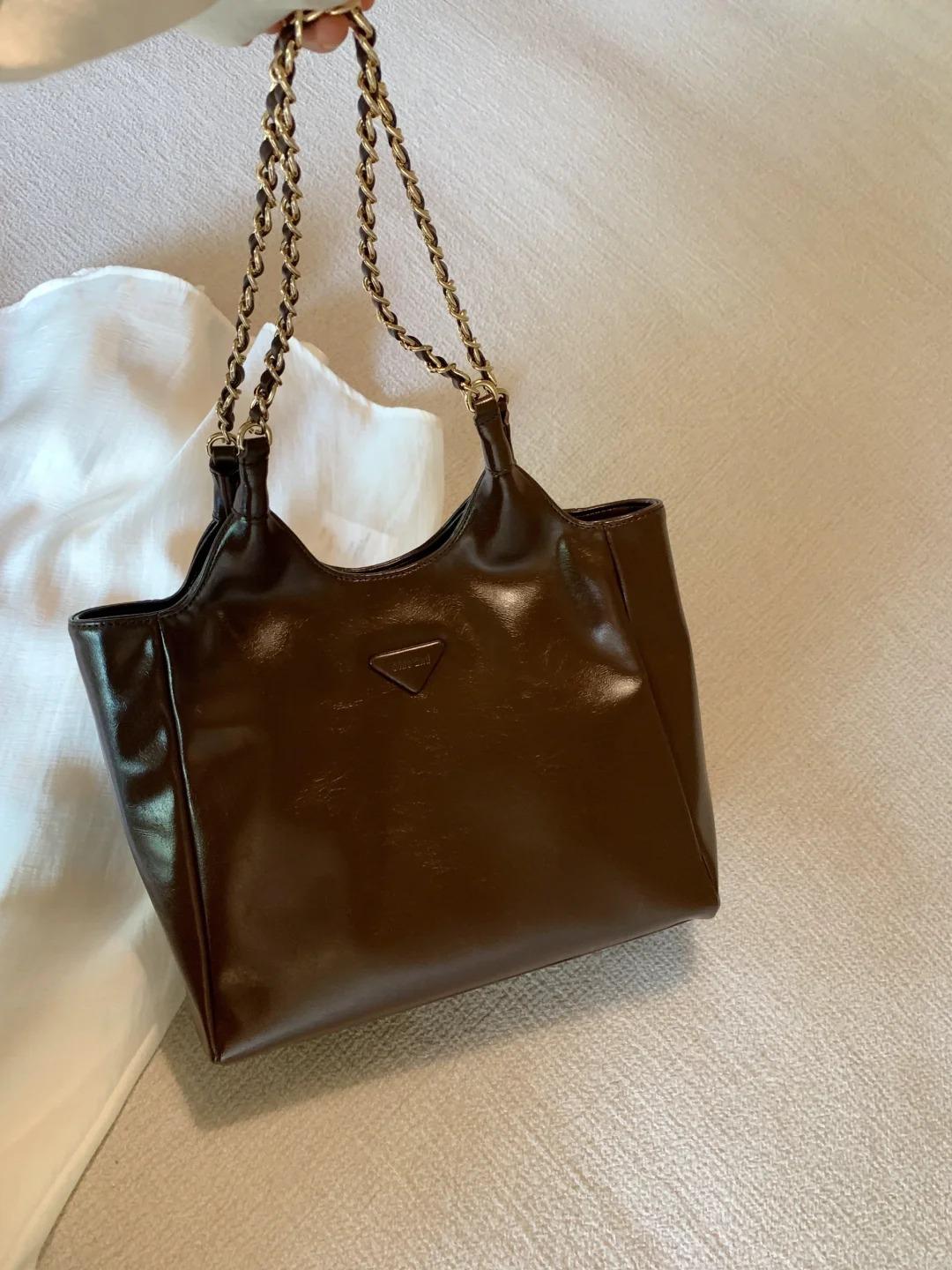 Большая вместительная сумка через плечо, осенняя сумка-тоут из клена и сахара, женская сумка 2024 года, новая осенне-зимняя сумка в стиле ретро для поездок на работу, сумка на плечо коричневый
Большая вместительная сумка через плечо, осенняя сумка-тоут из клена и сахара, женская сумка 2024 года, новая осенне-зимняя сумка в стиле ретро для поездок на работу, сумка на плечо коричневый