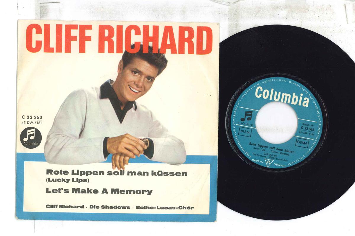 7inch Record CLIFF RICHARD Rote Lippen Soll Man Kussen Lucky C22563 COLUMBIA 1963 Germany Rock Used
7inch Record CLIFF RICHARD Rote Lippen Soll Man Kussen Lucky C22563 COLUMBIA 1963 Germany Rock Used