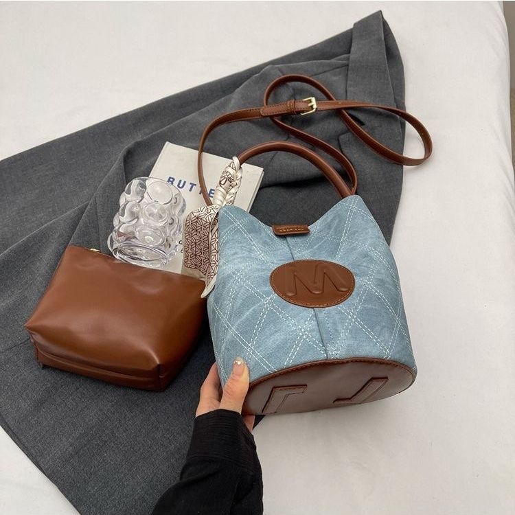 Premium Sense Популярная сумка-ведро Женская новая сумка через плечо Сумка-мессенджер Модная ретро-сумка Женская сумка Separate bag without silk scarf синий
Premium Sense Популярная сумка-ведро Женская новая сумка через плечо Сумка-мессенджер Модная ретро-сумка Женская сумка Separate bag without silk scarf синий