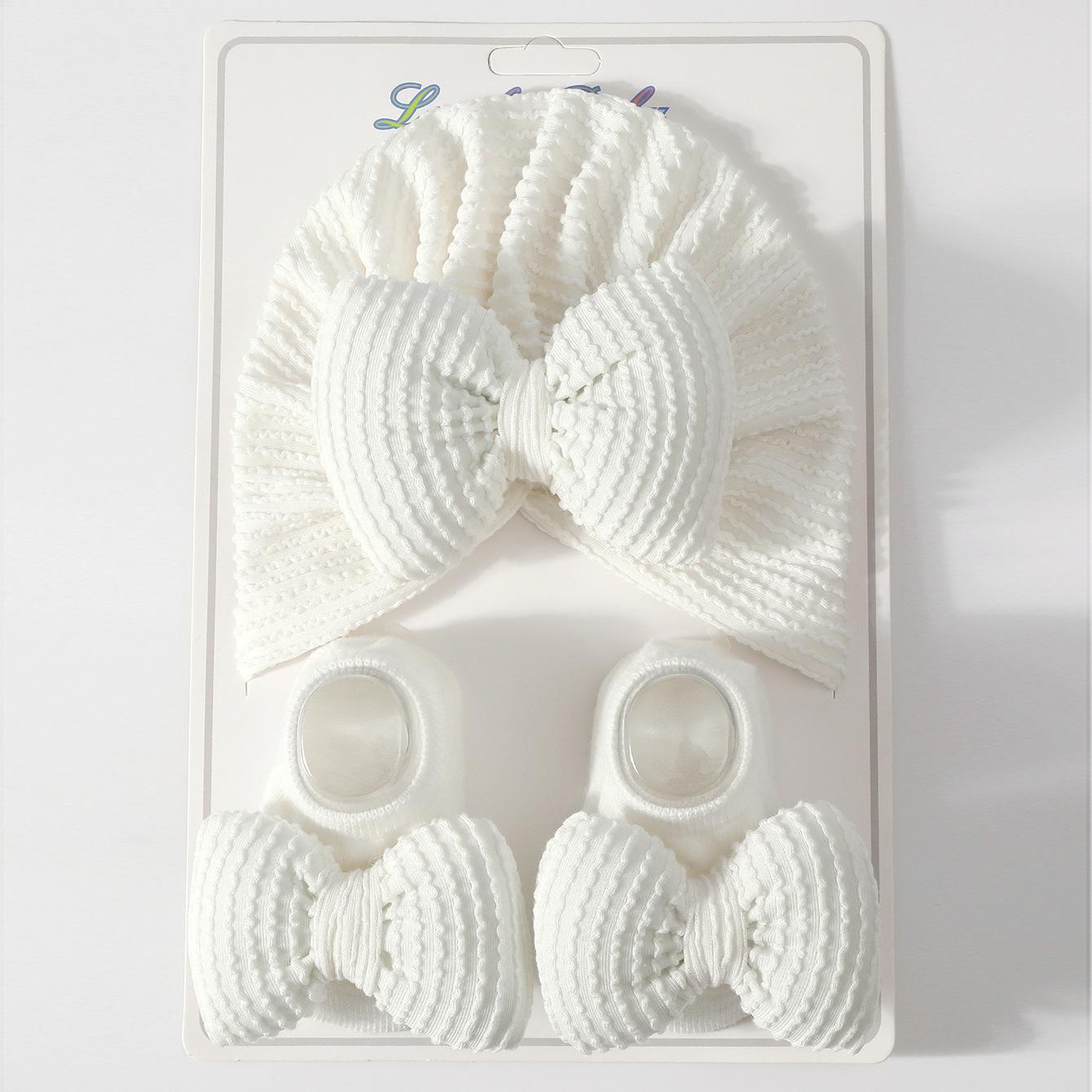 Детский полосатый комплект шапочки и носков для новорожденных, мягкий, для защиты макушки, из хлопка, шапочка, теплая шапка с подкладкой, всесезонный подарочный набор для малыша, носки с нескользящей подошвой белый
Детский полосатый комплект шапочки и носков для новорожденных, мягкий, для защиты макушки, из хлопка, шапочка, теплая шапка с подкладкой, всесезонный подарочный набор для малыша, носки с нескользящей подошвой белый