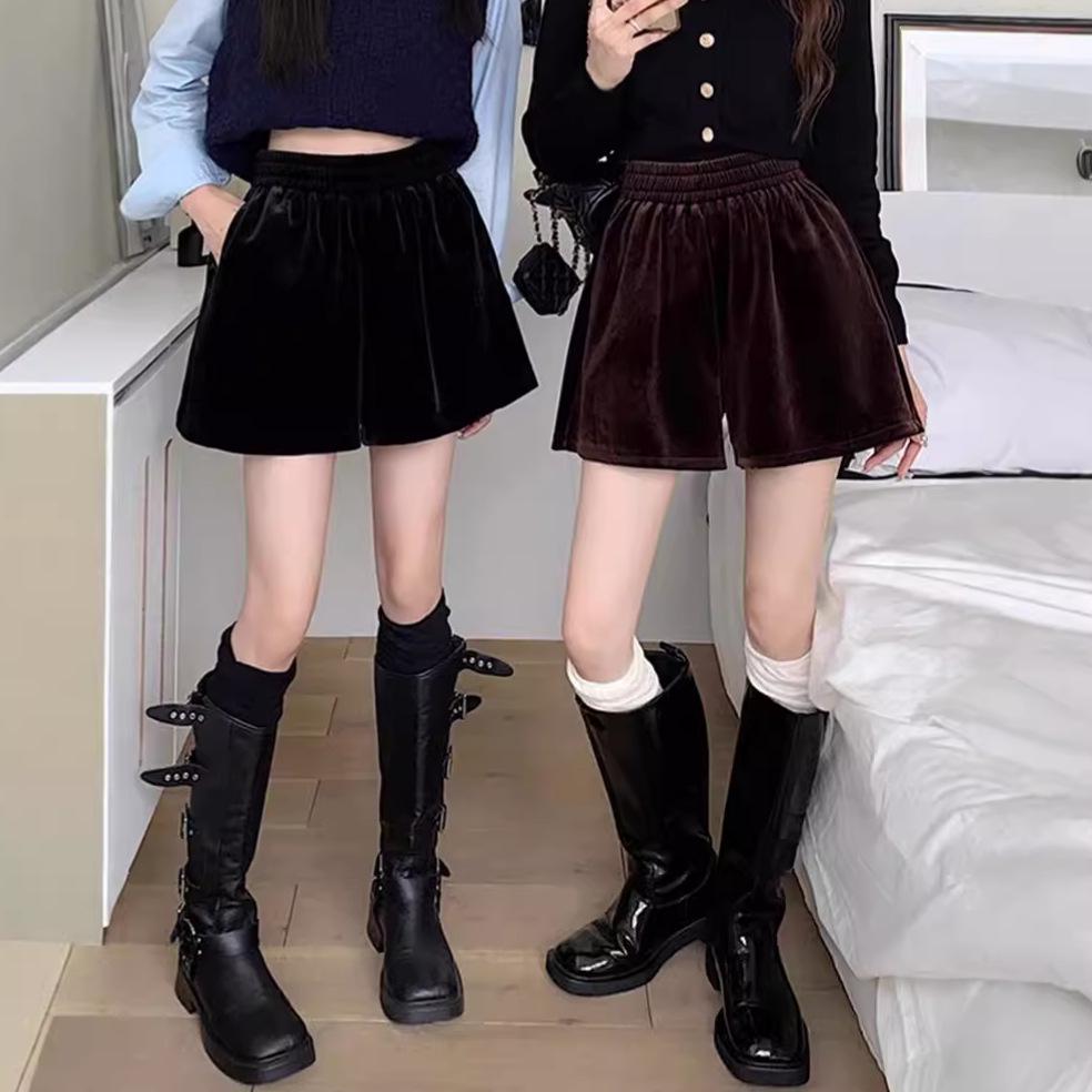 2024 Women s Black Gold Velvet A-Line Shorts – Casual European Style, Loose Fit with Tight Waist for Autumn/Winter S
2024 Women s Black Gold Velvet A-Line Shorts – Casual European Style, Loose Fit with Tight Waist for Autumn/Winter S