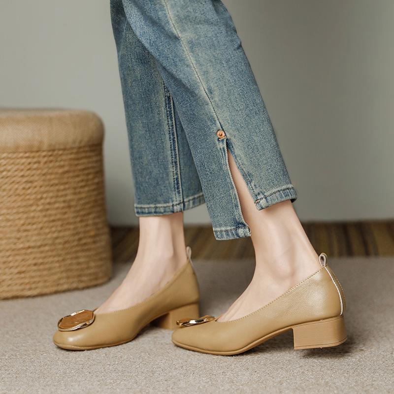 New metal amber buckle leather shoes soft sole comfortable work shoes middle heel square head shallow mouth versatile thick heel single shoes women 35 чёрный
New metal amber buckle leather shoes soft sole comfortable work shoes middle heel square head shallow mouth versatile thick heel single shoes women 35 чёрный