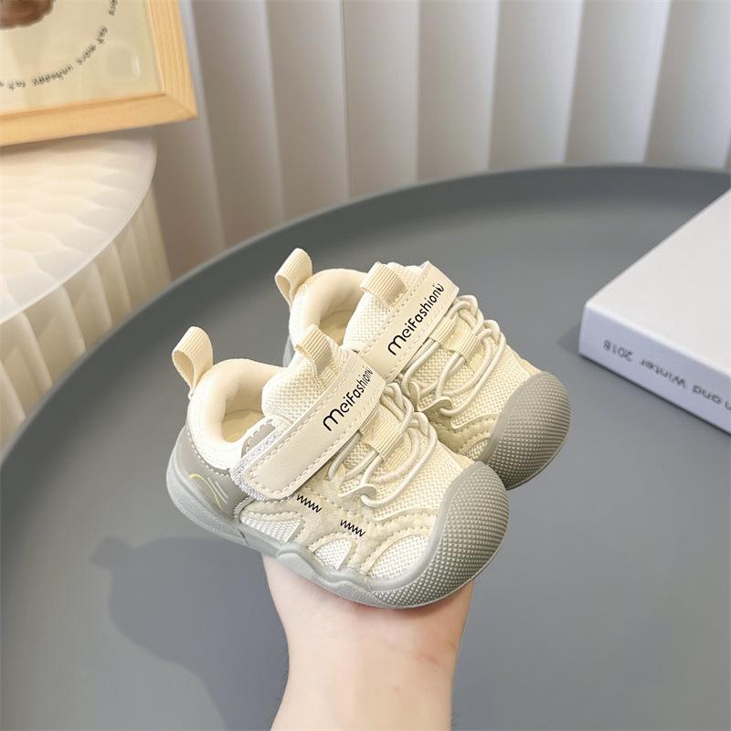 Детская спортивная обувь 2025 новая для мальчиков на липучке дышащая сетчатая обувь для девочек на мягкой подошве спортивная и повседневная обувь 20
Детская спортивная обувь 2025 новая для мальчиков на липучке дышащая сетчатая обувь для девочек на мягкой подошве спортивная и повседневная обувь 20