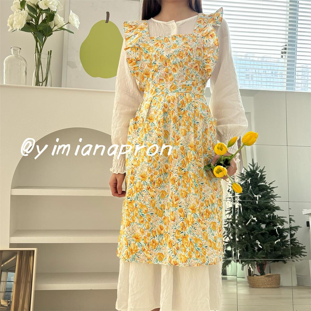 Vintage pure cotton ruffle edge floral apron
Vintage pure cotton ruffle edge floral apron