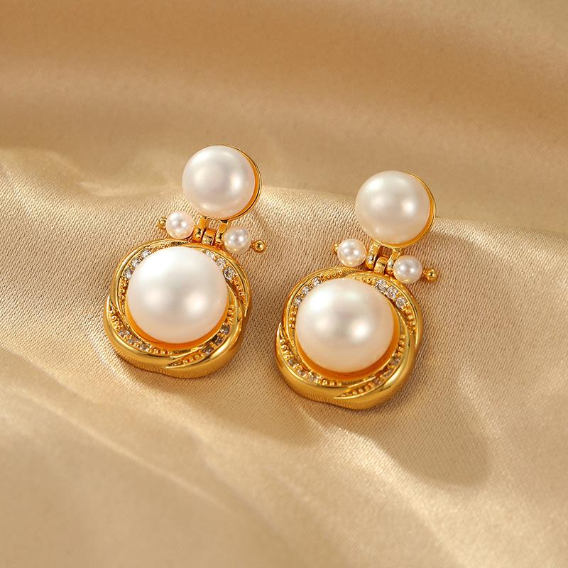French Retro Style Natural Freshwater Pearl Stud Earrings Brass Plated 18K Gold Light Luxury Niche Earrings 925 Silver Needles 18K
French Retro Style Natural Freshwater Pearl Stud Earrings Brass Plated 18K Gold Light Luxury Niche Earrings 925 Silver Needles 18K
