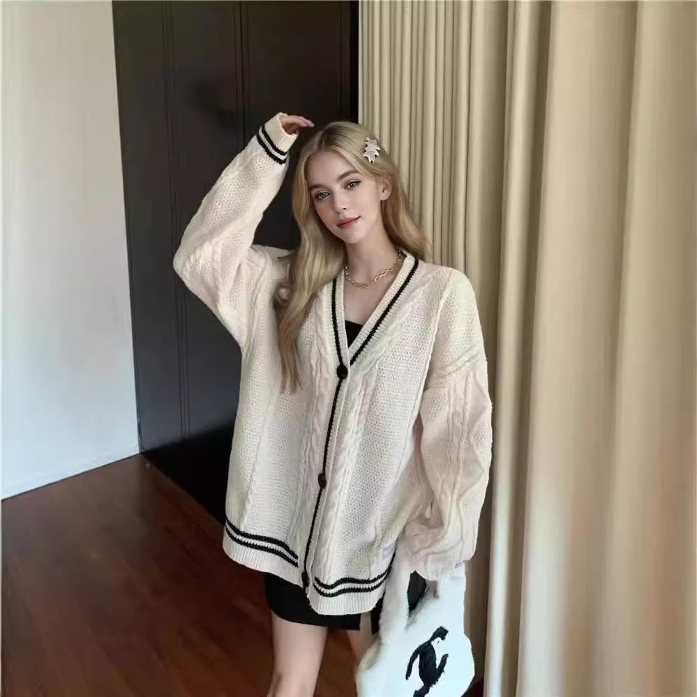 Винтажный вязаный кардиган с вышитыми звездами для женщин, осень-зима, модное пальто с V-образным вырезом и длинными рукавами, женский свободный свитер в стиле ретро 2019 года M
Винтажный вязаный кардиган с вышитыми звездами для женщин, осень-зима, модное пальто с V-образным вырезом и длинными рукавами, женский свободный свитер в стиле ретро 2019 года M