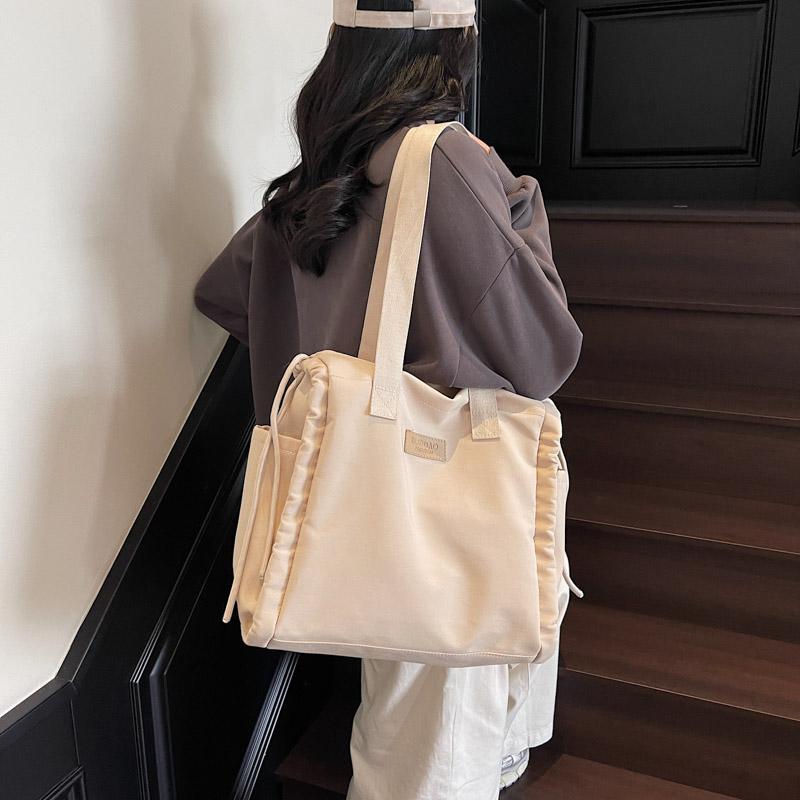 Women s Bag Large Capacity Bag Student Class Shoulder Bag Commuter Crossbody Bag серый
Women s Bag Large Capacity Bag Student Class Shoulder Bag Commuter Crossbody Bag серый