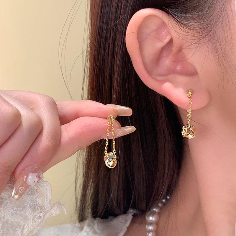 High-End French Retro Geometric Tassel Earrings: Versatile Fashionable Dangle Studs
High-End French Retro Geometric Tassel Earrings: Versatile Fashionable Dangle Studs