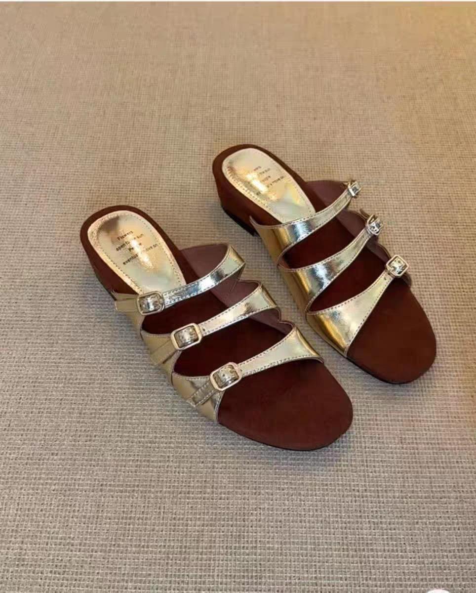 Spot French niche Roman slope casual thick heel one-word belt buckle design open-toed sandals 40
Spot French niche Roman slope casual thick heel one-word belt buckle design open-toed sandals 40