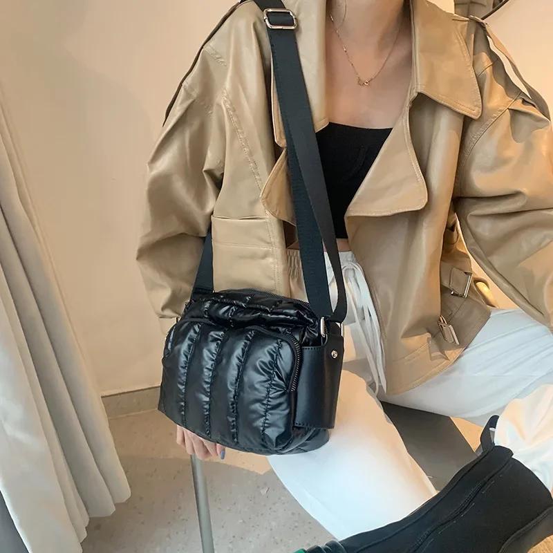 Luxury Space Cotton Shoulder Bags For Women 2024 Winter Crossbody Down Bag Designer Handbag Wide Shoulder Strap Messenger Pack
Luxury Space Cotton Shoulder Bags For Women 2024 Winter Crossbody Down Bag Designer Handbag Wide Shoulder Strap Messenger Pack