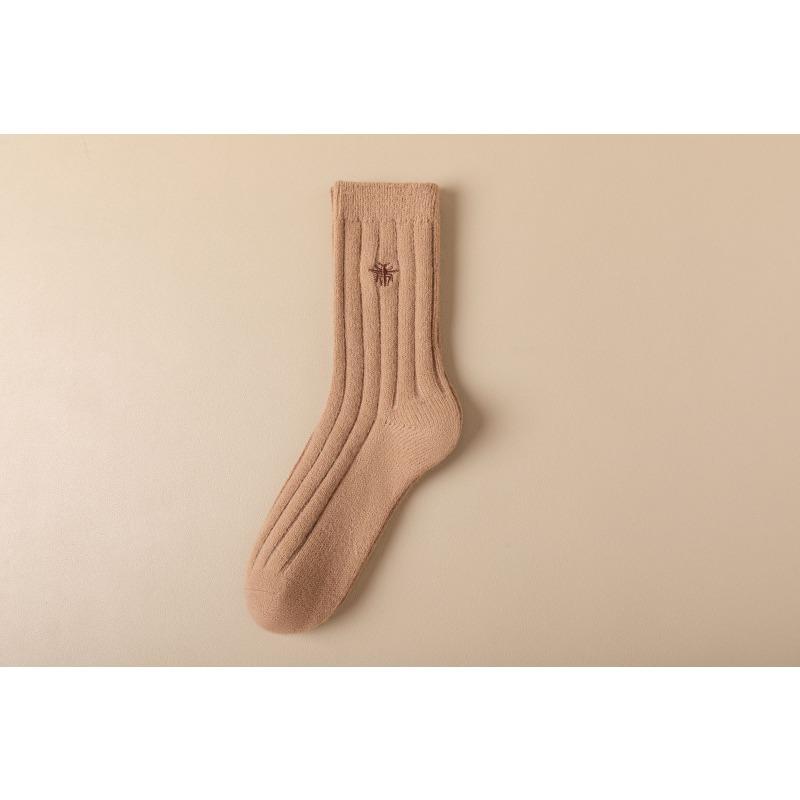 Little Bee Embroidered Cashmere Vertical Striped Socks for Women s Autumn and Winter Mid-calf Pile Socks 1 pair темного кольору хакі
Little Bee Embroidered Cashmere Vertical Striped Socks for Women s Autumn and Winter Mid-calf Pile Socks 1 pair темного кольору хакі