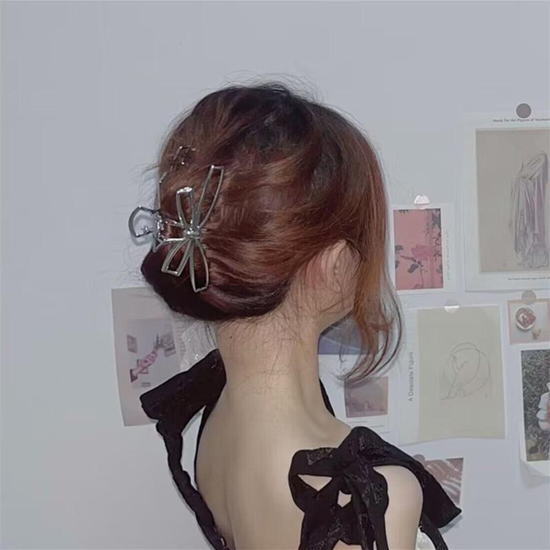 Elegant Metal Hair Claw Clips for Women Geometric Grab Clip Korean Girls Hollow Hairpin Fashion Hair Accessories
Elegant Metal Hair Claw Clips for Women Geometric Grab Clip Korean Girls Hollow Hairpin Fashion Hair Accessories