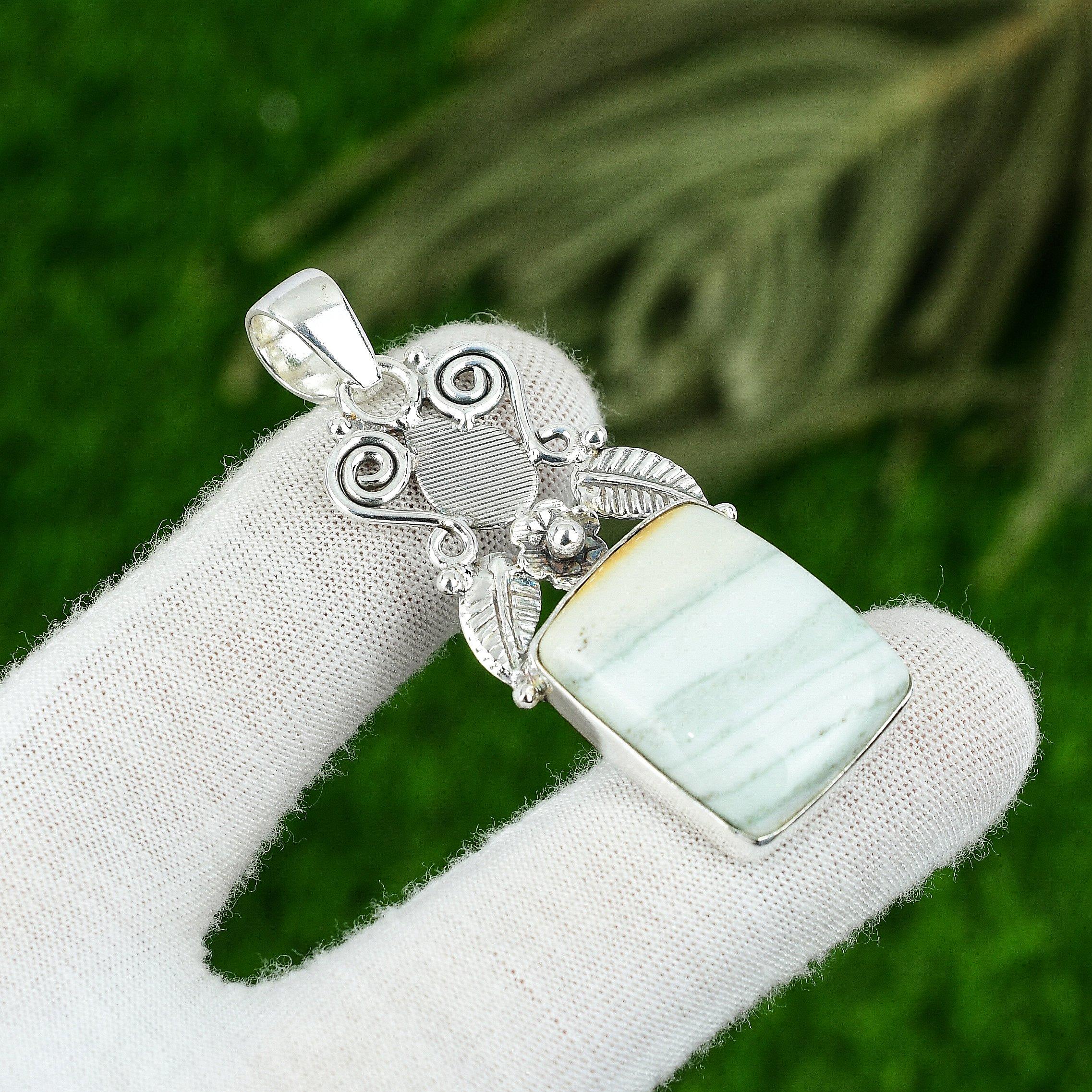 925 Silver Blue Rhodochrosite Gemstone Bezel Heart Chakra Unique Pendant Jewelry
925 Silver Blue Rhodochrosite Gemstone Bezel Heart Chakra Unique Pendant Jewelry