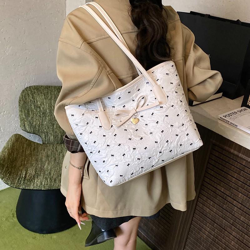 Women s Solid Color Bow Crossbody Bag - Large Capacity, Lightweight, Versatile Shoulder Bag for Commuting 37*10*27 cm белый
Women s Solid Color Bow Crossbody Bag - Large Capacity, Lightweight, Versatile Shoulder Bag for Commuting 37*10*27 cm белый