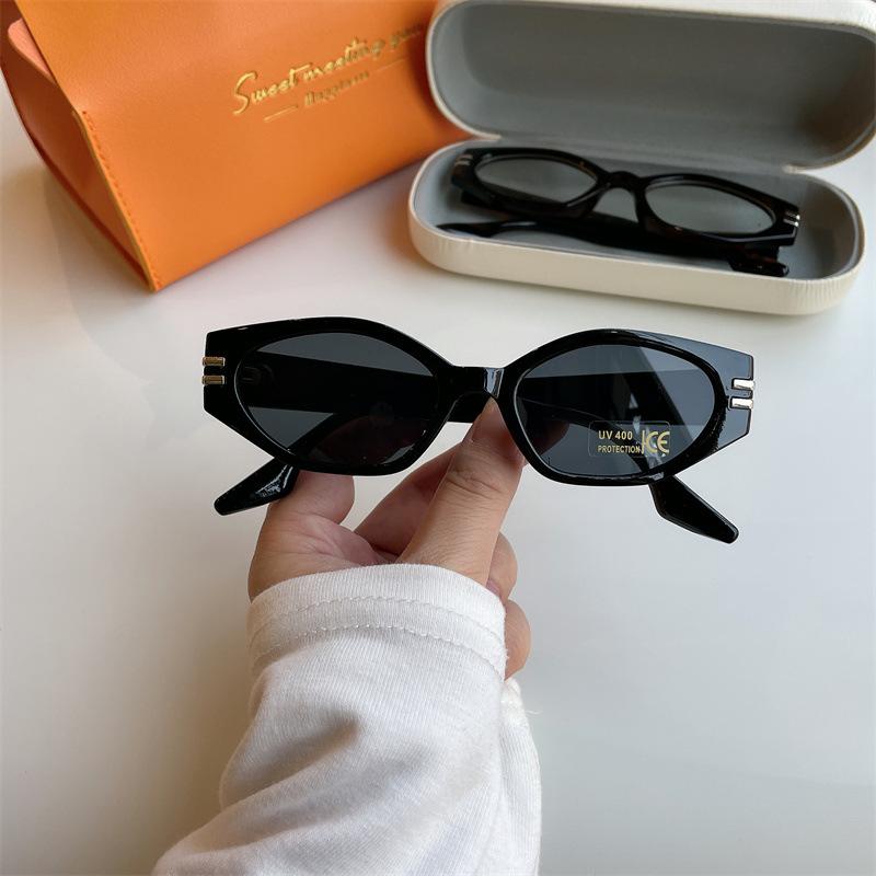 Children s Hong Kong style personalized street sunglasses Korean version fashion versatile retro cat eye irregular sunglasses чёрный
Children s Hong Kong style personalized street sunglasses Korean version fashion versatile retro cat eye irregular sunglasses чёрный