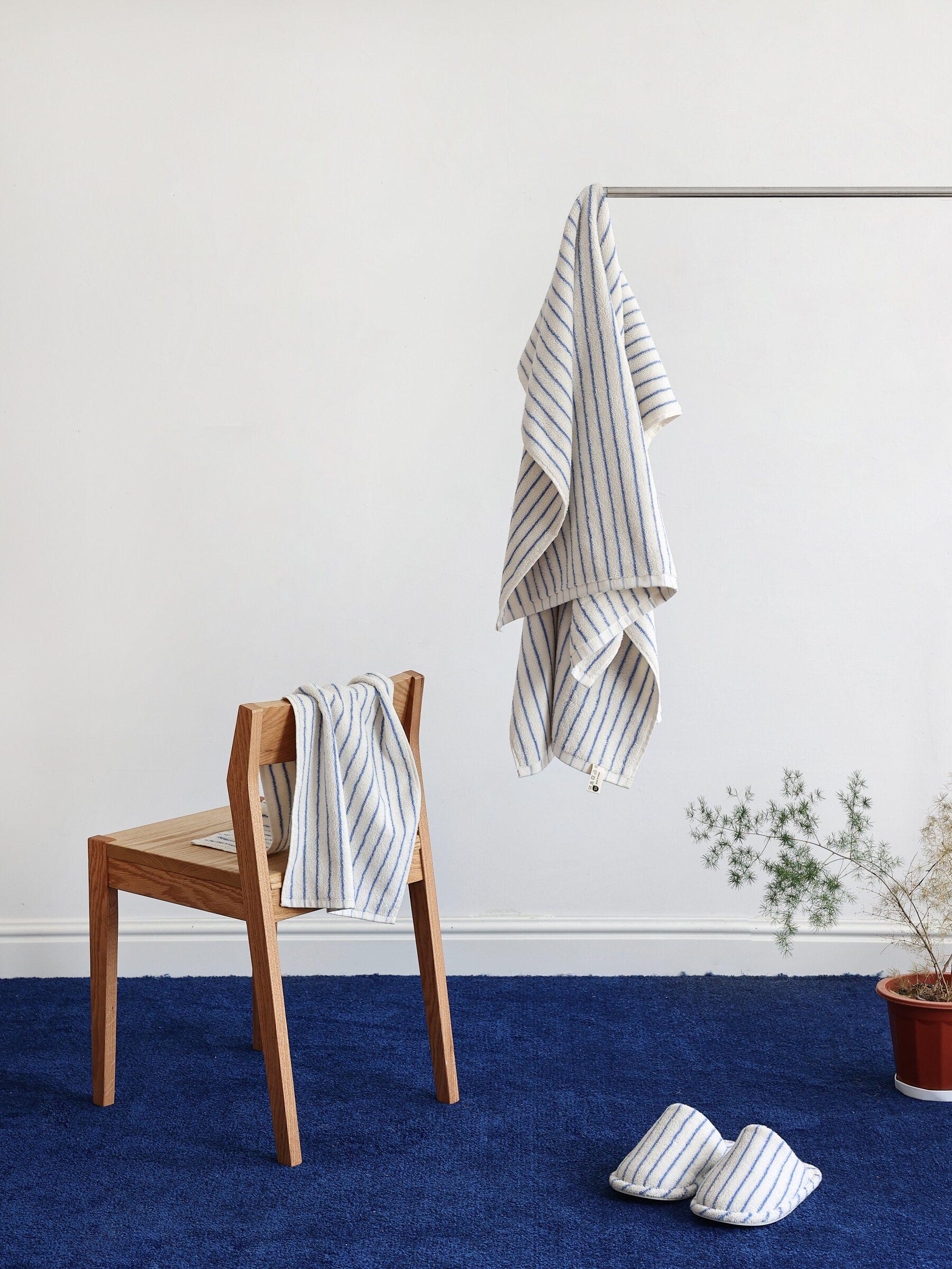 Soft Cotton Absorbent Bath Towel Korean Style Double-sided Striped Towel for Daily Use 36x76cm 1pcs
Soft Cotton Absorbent Bath Towel Korean Style Double-sided Striped Towel for Daily Use 36x76cm 1pcs