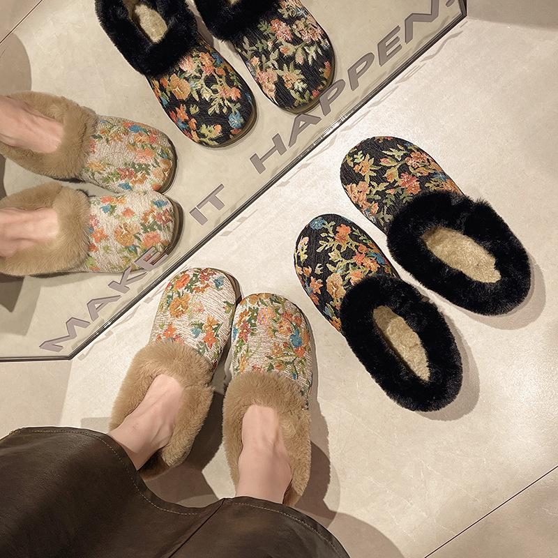 Autumn and winter old Beijing embroidered warm home cotton slippers women s bags and fluffy shoes with fleece soft-soled shoes 40 чорний
Autumn and winter old Beijing embroidered warm home cotton slippers women s bags and fluffy shoes with fleece soft-soled shoes 40 чорний