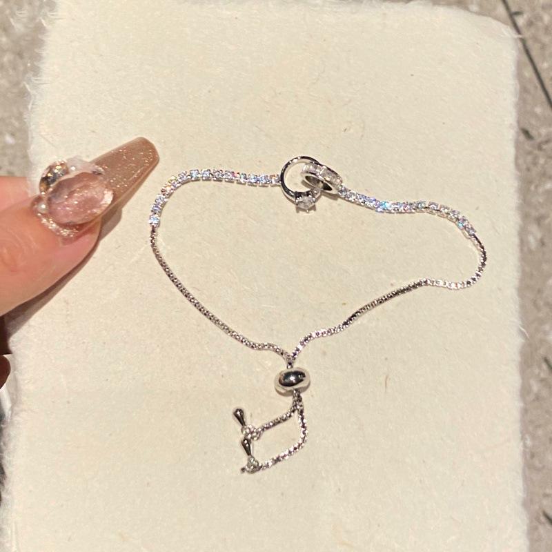 Zircon interlocking adjustable retractable bracelet simple high-end temperament bracelet light luxury cold wind jewelry women
Zircon interlocking adjustable retractable bracelet simple high-end temperament bracelet light luxury cold wind jewelry women