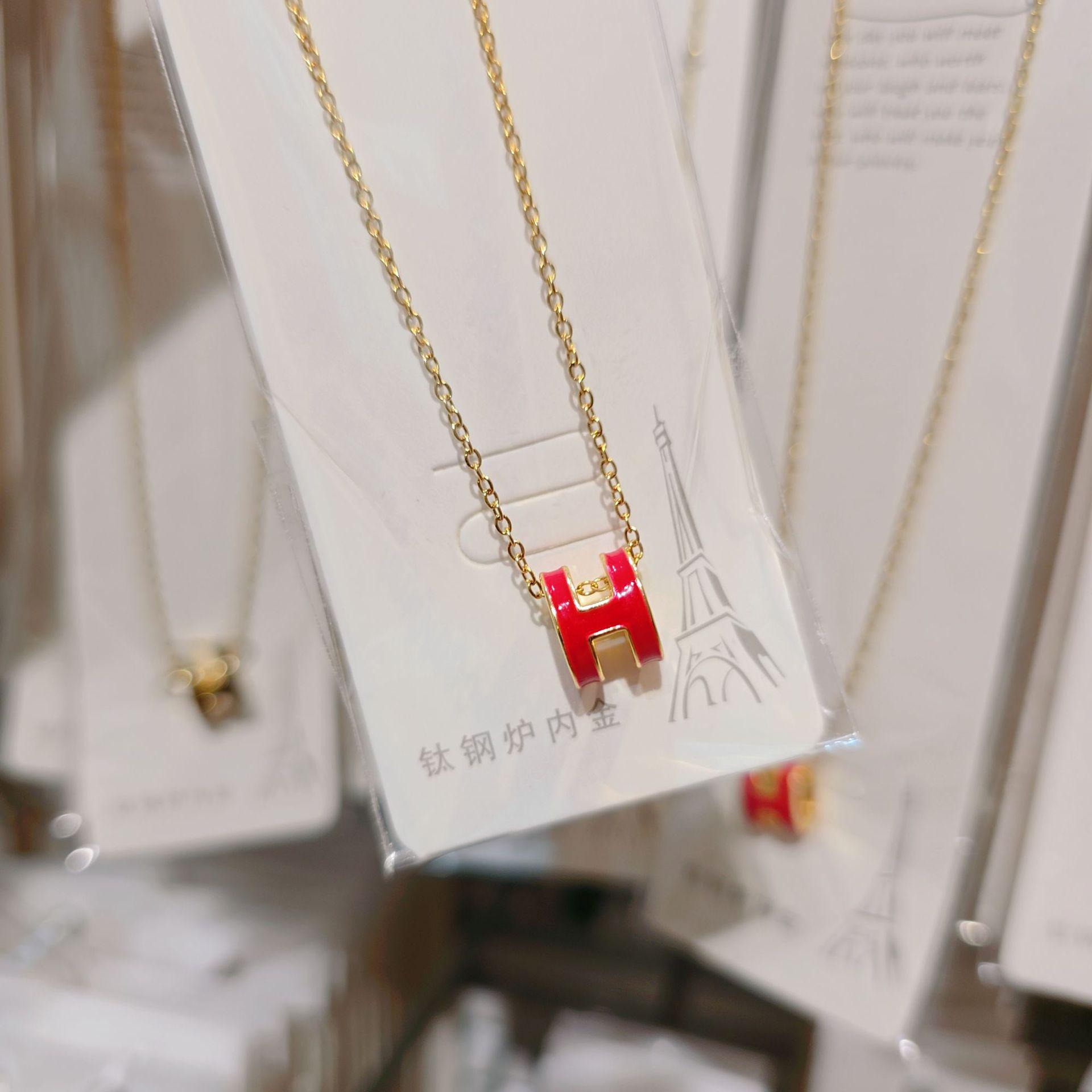 Женское ожерелье из титановой стали с буквой H - Элегантный модный дизайн, цепочка для ключицы
Женское ожерелье из титановой стали с буквой H - Элегантный модный дизайн, цепочка для ключицы