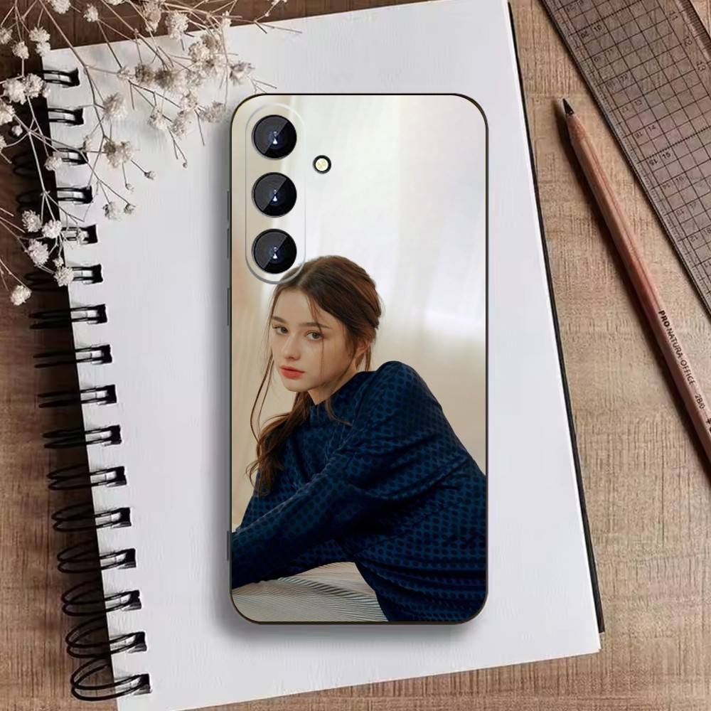 C-Emily Bader Phone Case For Samsung Galaxy A73,A21s,A22,A31,A52,A53,A71,A41Soft Black Shell Samsung a32 4g
C-Emily Bader Phone Case For Samsung Galaxy A73,A21s,A22,A31,A52,A53,A71,A41Soft Black Shell Samsung a32 4g