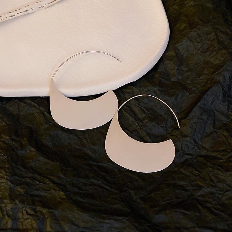 Elegant Sun Hat Shaped Stainless Steel Earrings: Fashionable, Simple, and Chic for Women
Elegant Sun Hat Shaped Stainless Steel Earrings: Fashionable, Simple, and Chic for Women