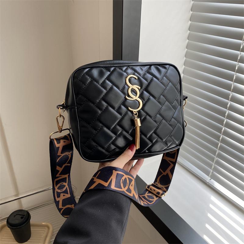 Chic Korean Style Fashion Small Square Bag For Autumn Casual Commuting With Wide Strap чёрный
Chic Korean Style Fashion Small Square Bag For Autumn Casual Commuting With Wide Strap чёрный