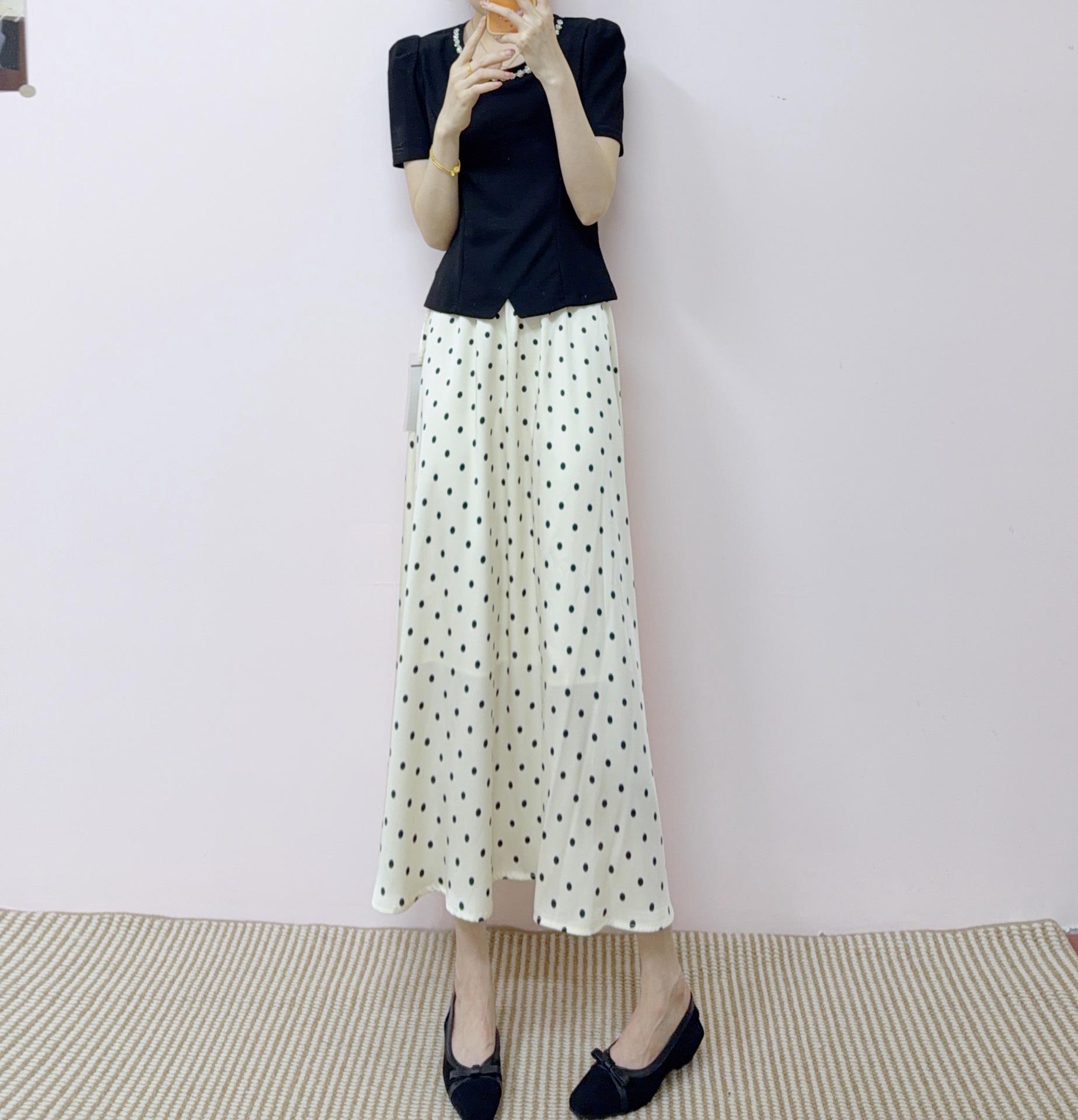 Hepburn Style Polka Dot Two-Piece: Tummy-Covering Slim Fit T-shirt and Skirt Set for Summer 2026 M (45-55 kg) чёрный
Hepburn Style Polka Dot Two-Piece: Tummy-Covering Slim Fit T-shirt and Skirt Set for Summer 2026 M (45-55 kg) чёрный
