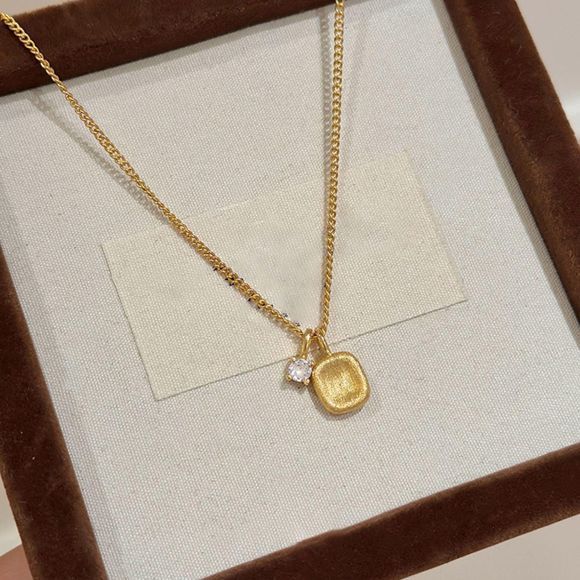 Полосатое прямоугольное двустороннее колье корейская версия цепочки на ключицу в стиле холодного ветра, нишевый дизайн
Полосатое прямоугольное двустороннее колье корейская версия цепочки на ключицу в стиле холодного ветра, нишевый дизайн