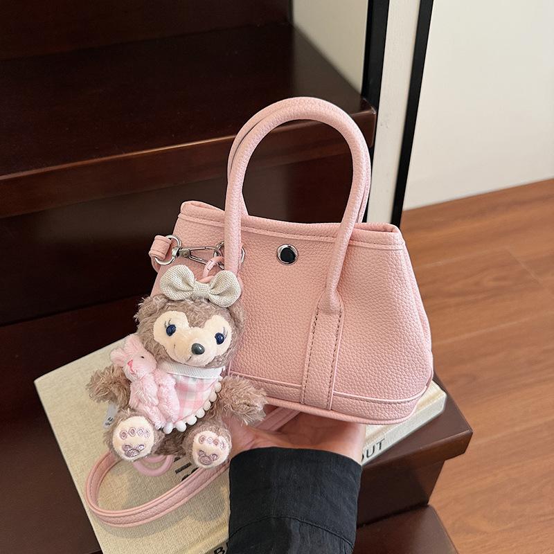 Shoulder bag messenger bag 2025 summer new feeling niche fashion simple large capacity handbag women 
Shoulder bag messenger bag 2025 summer new feeling niche fashion simple large capacity handbag women