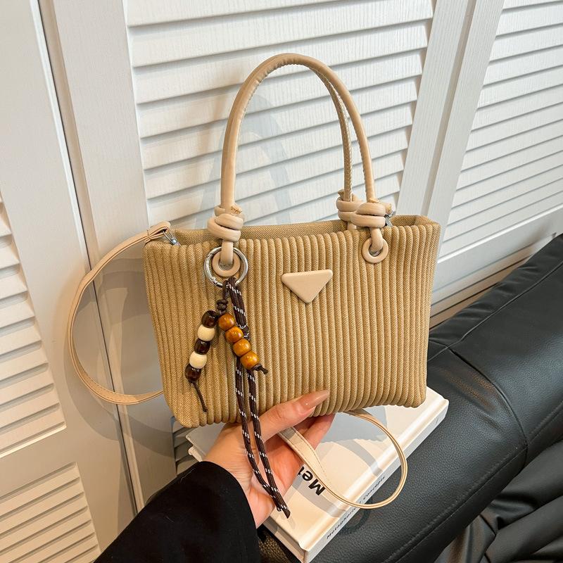 Retro niche messenger bag 2025 autumn new simple Korean version fashion texture large capacity portable shoulder bag
Retro niche messenger bag 2025 autumn new simple Korean version fashion texture large capacity portable shoulder bag