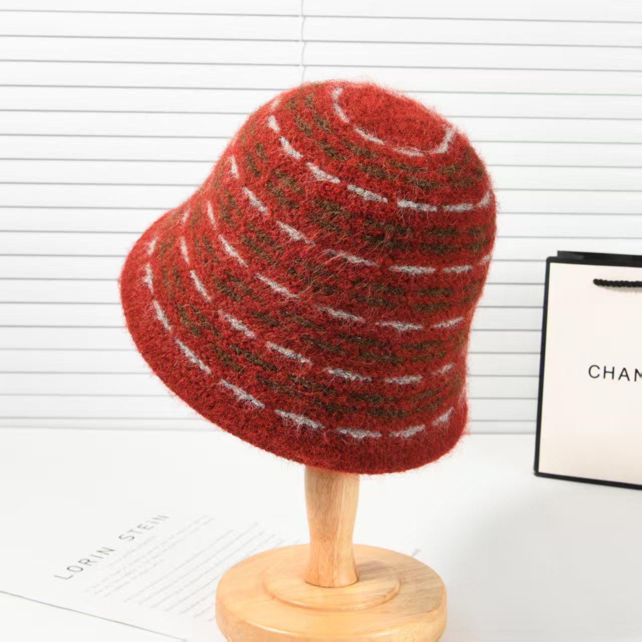 Женская полосатая шляпа рыбака - Осень/Зима Большой размер. Уютная вязаная панама с защитой лица, дизайн из шерстяного плюша. One Size красный