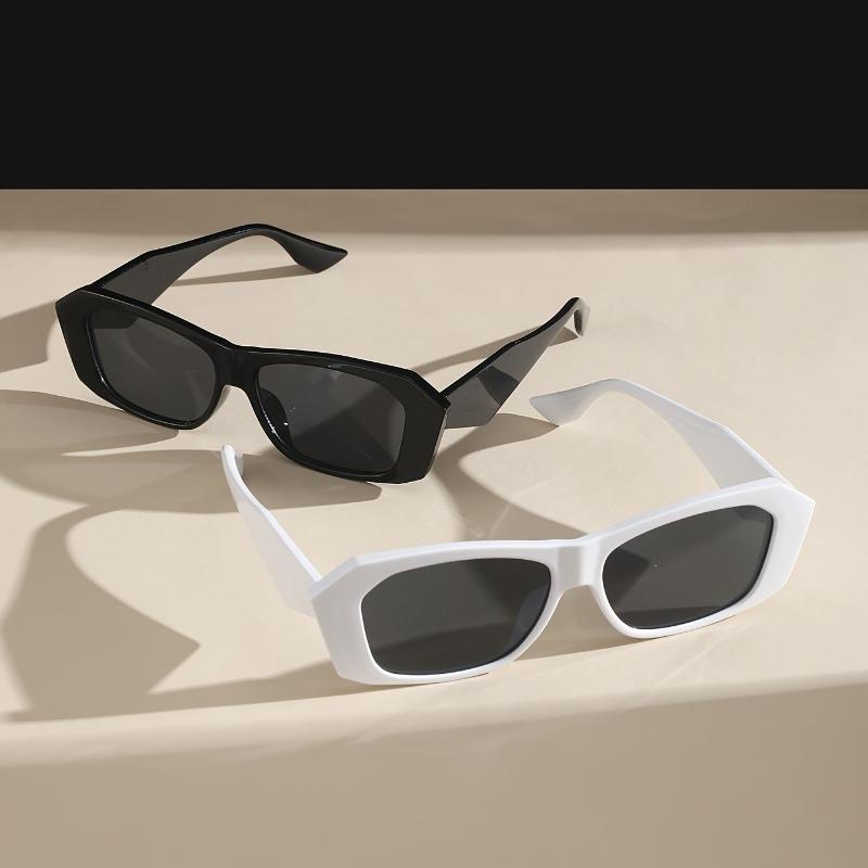 2-Pack Unisex Irregular Sunglasses, UV Protection, Metal Hinges, Fit All Faces, Ideal for Daily & Gifts.
2-Pack Unisex Irregular Sunglasses, UV Protection, Metal Hinges, Fit All Faces, Ideal for Daily & Gifts.