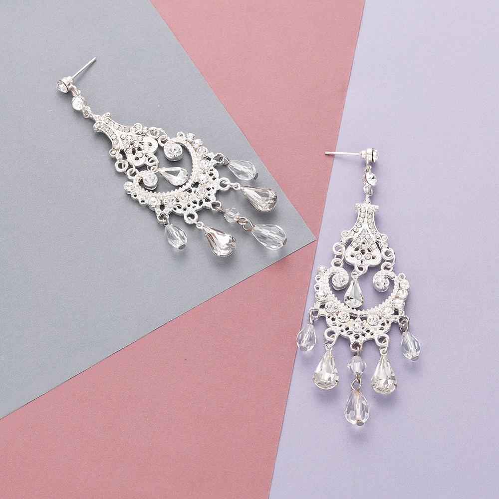 Exaggerated explosion crystal gold long bridal earrings wedding banquet dress accessories
Exaggerated explosion crystal gold long bridal earrings wedding banquet dress accessories