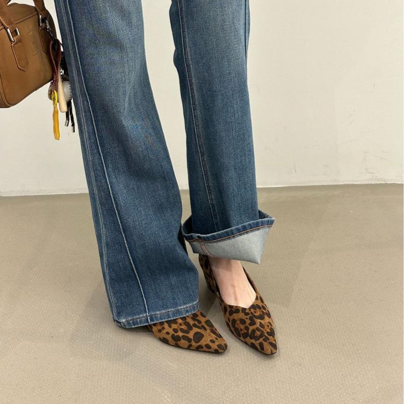 2025 autumn new suede pointed thick heel middle heel single shoes soft sole shallow mouth versatile high heel ladyshoes commuter women s shoes 39 цветной печати леопарда
2025 autumn new suede pointed thick heel middle heel single shoes soft sole shallow mouth versatile high heel ladyshoes commuter women s shoes 39 цветной печати леопарда