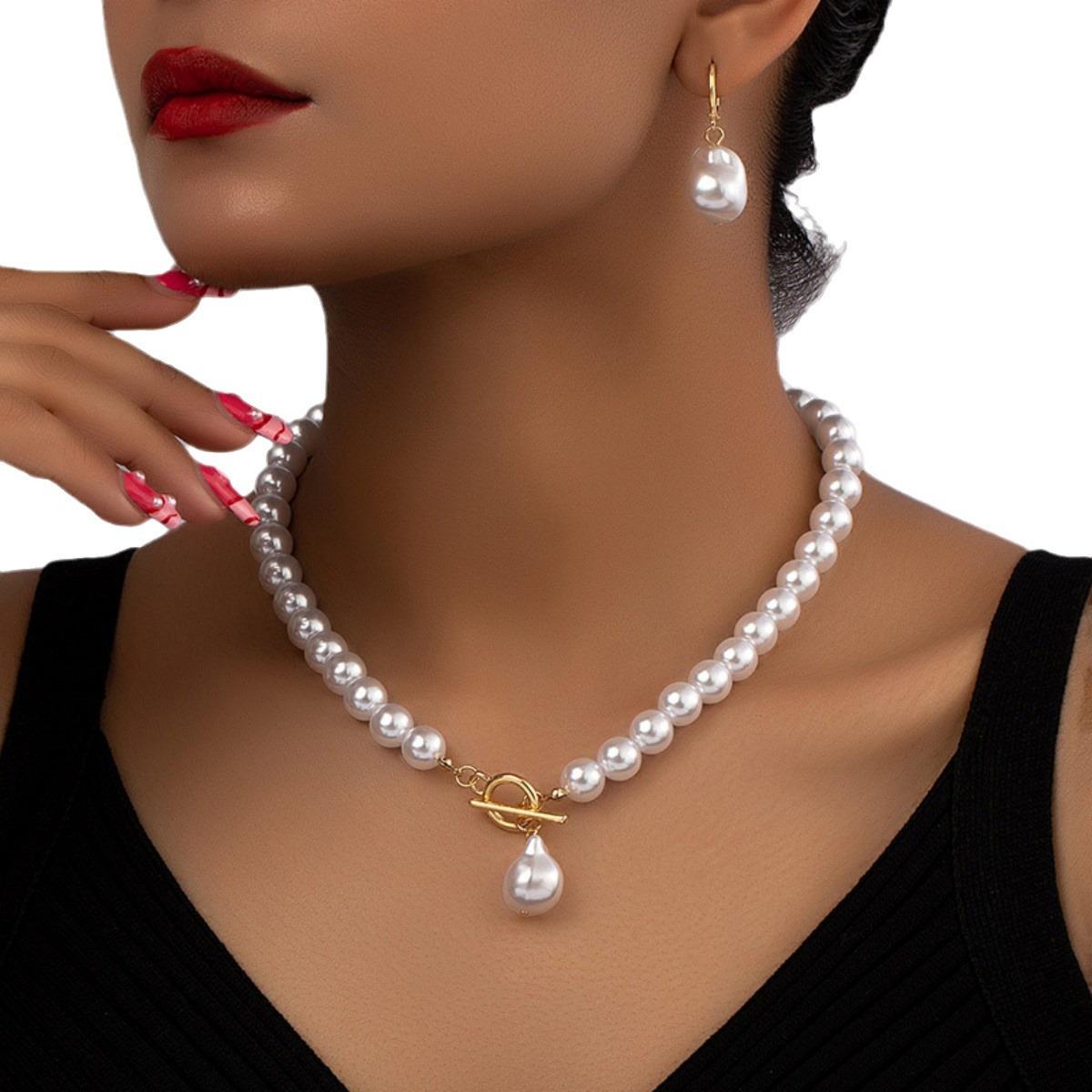 Европейские и американские подвески, ожерелья, изысканные элегантные ожерелья, серьги, модный комплект ювелирных изделий для женщин белый
Европейские и американские подвески, ожерелья, изысканные элегантные ожерелья, серьги, модный комплект ювелирных изделий для женщин белый