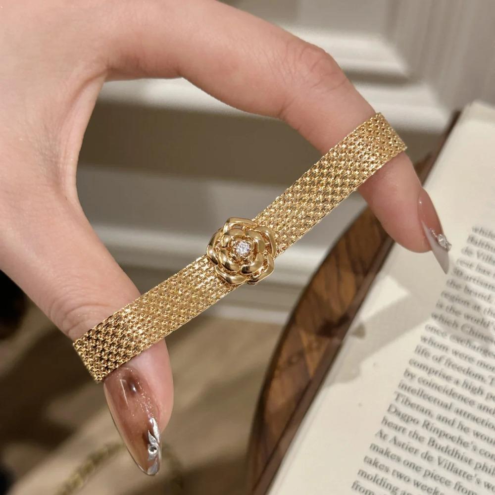 Vintage Italian Milanese Bracelet Rose Flower Design Diamond Ribbon Wristband Luxury Women Accessories
Vintage Italian Milanese Bracelet Rose Flower Design Diamond Ribbon Wristband Luxury Women Accessories